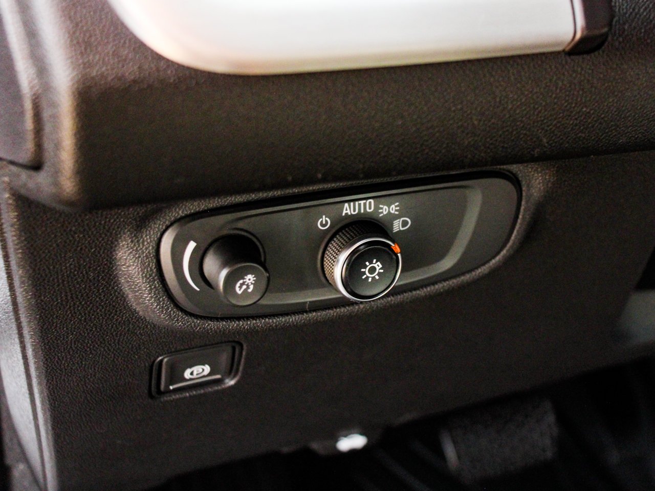 2024 GMC Terrain AWD 4dr SLE White Sherwood Park - photo #16