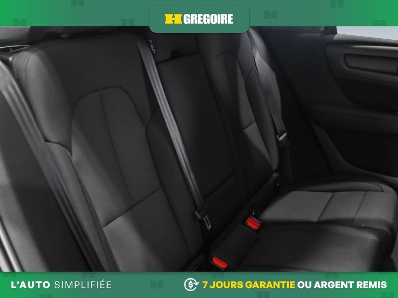 2021 Volvo XC40 Black Laval - photo #27