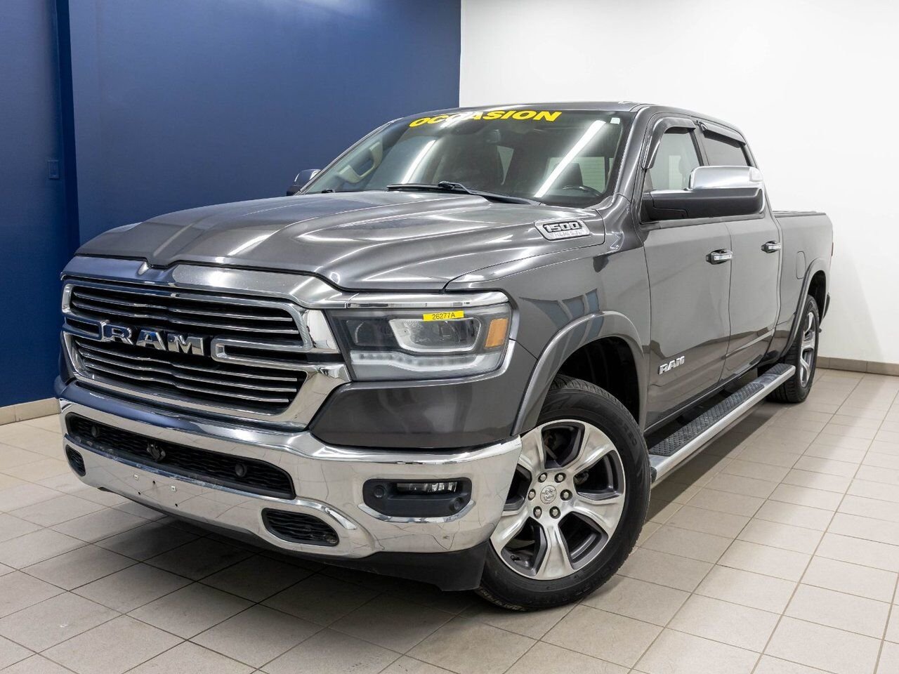 2020 Ram 1500 LARAMIE CREW 4X4 V8 *TOIT* NAV CUIR SIÈGES VENTIL Granite Crystal Saint-Jérôme - photo #0