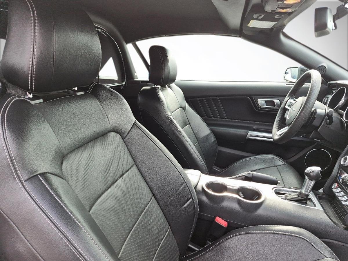 2018 Ford Mustang Black Saint-Jérôme - photo #2