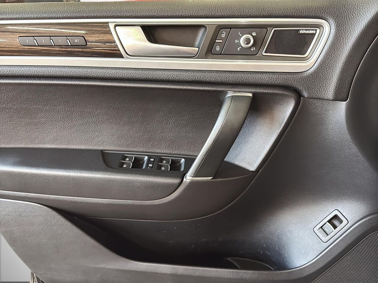 2015 VOLKSWAGEN TOUAREG HIGHLINE Black Saint-Hyacinthe - photo #10
