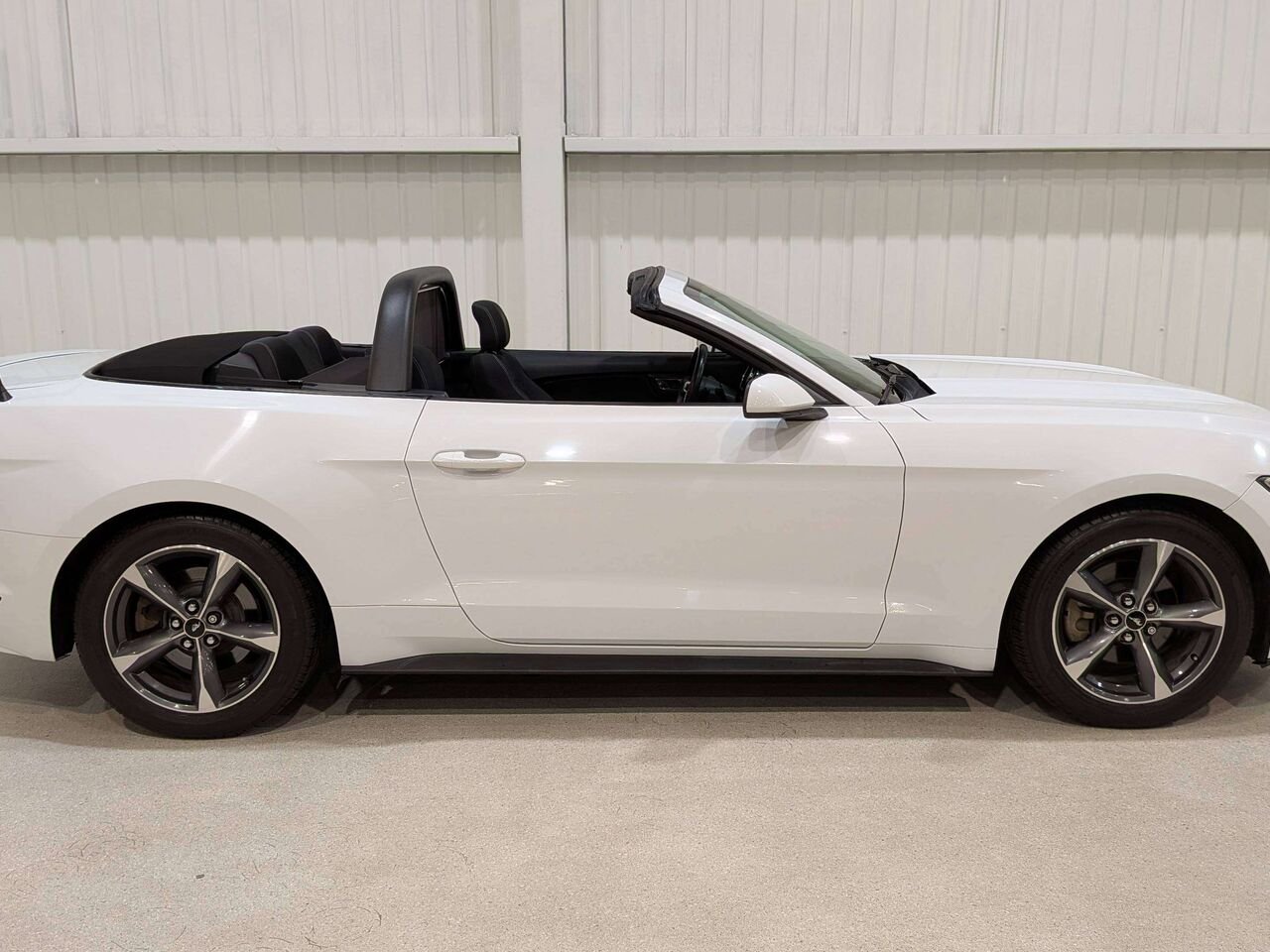 Ford Mustang 2dr Conv V6 2015 Blanc Mirabel - photo #7