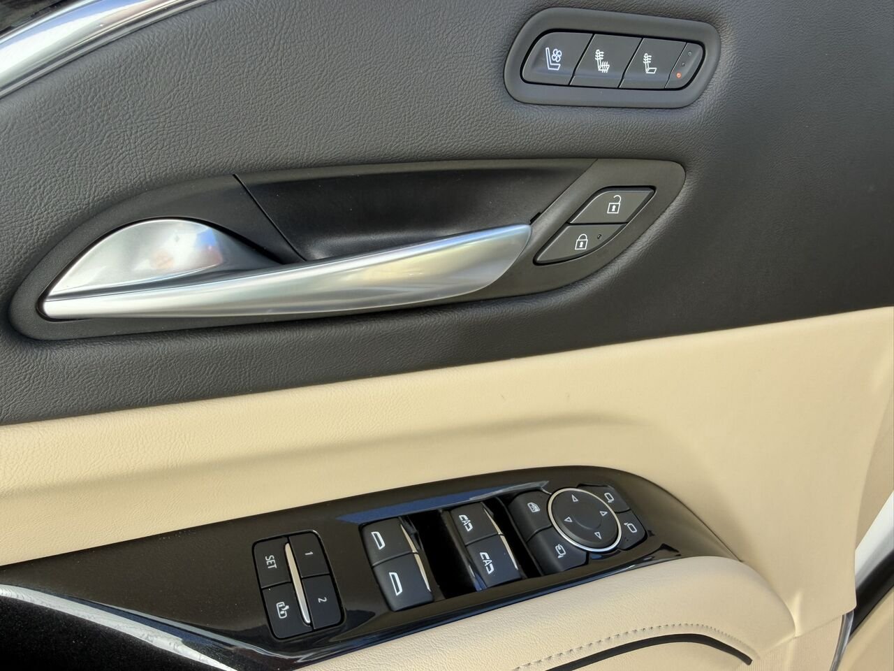 2023 Cadillac Escalade PREMIUM LUXURY AWD FINANCEMENT À PARTIR 3.99% White Laval - photo #14