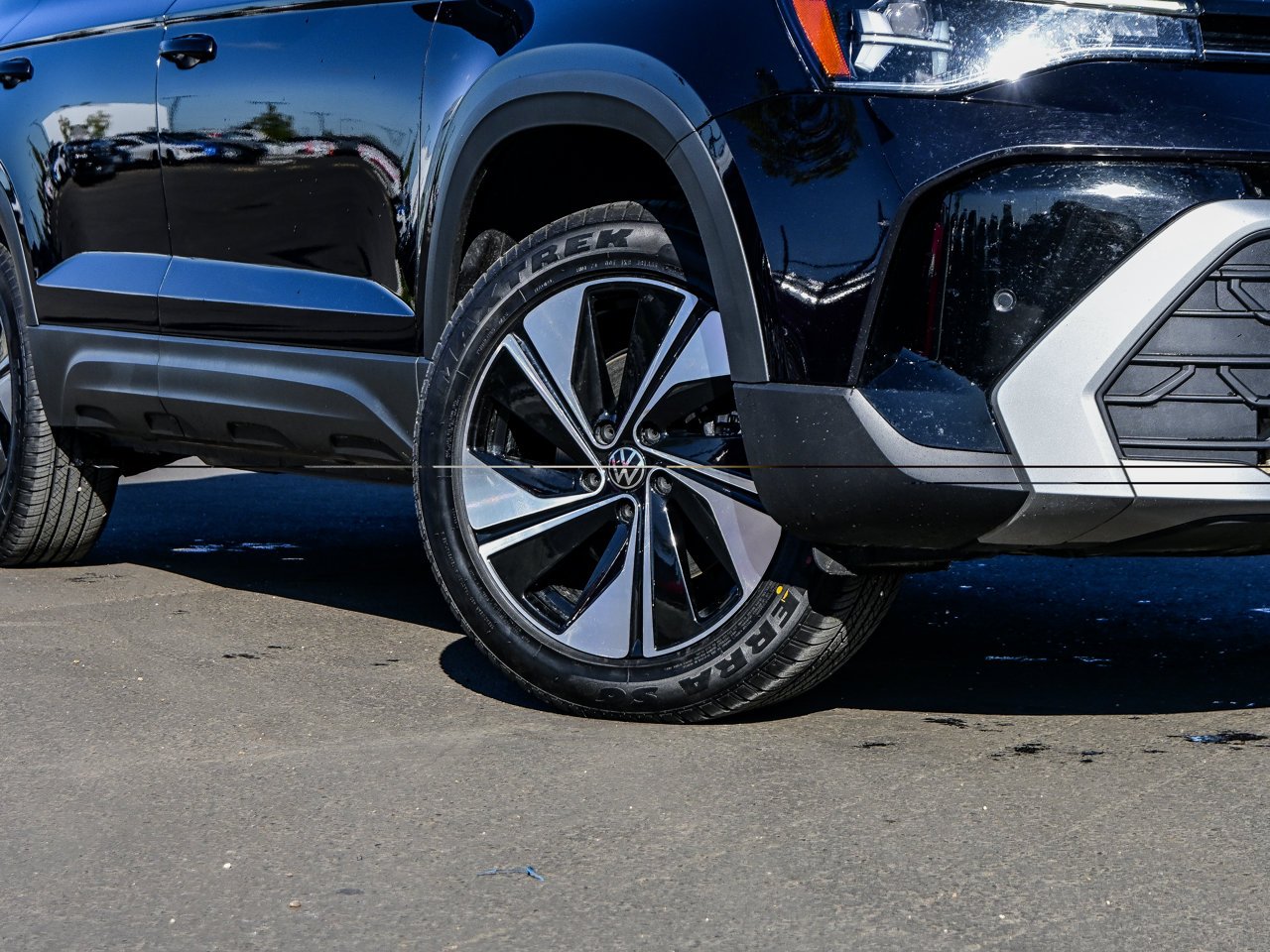 2025 Volkswagen Taos Comfortline 4MOTION Black Sherwood Park - photo #4