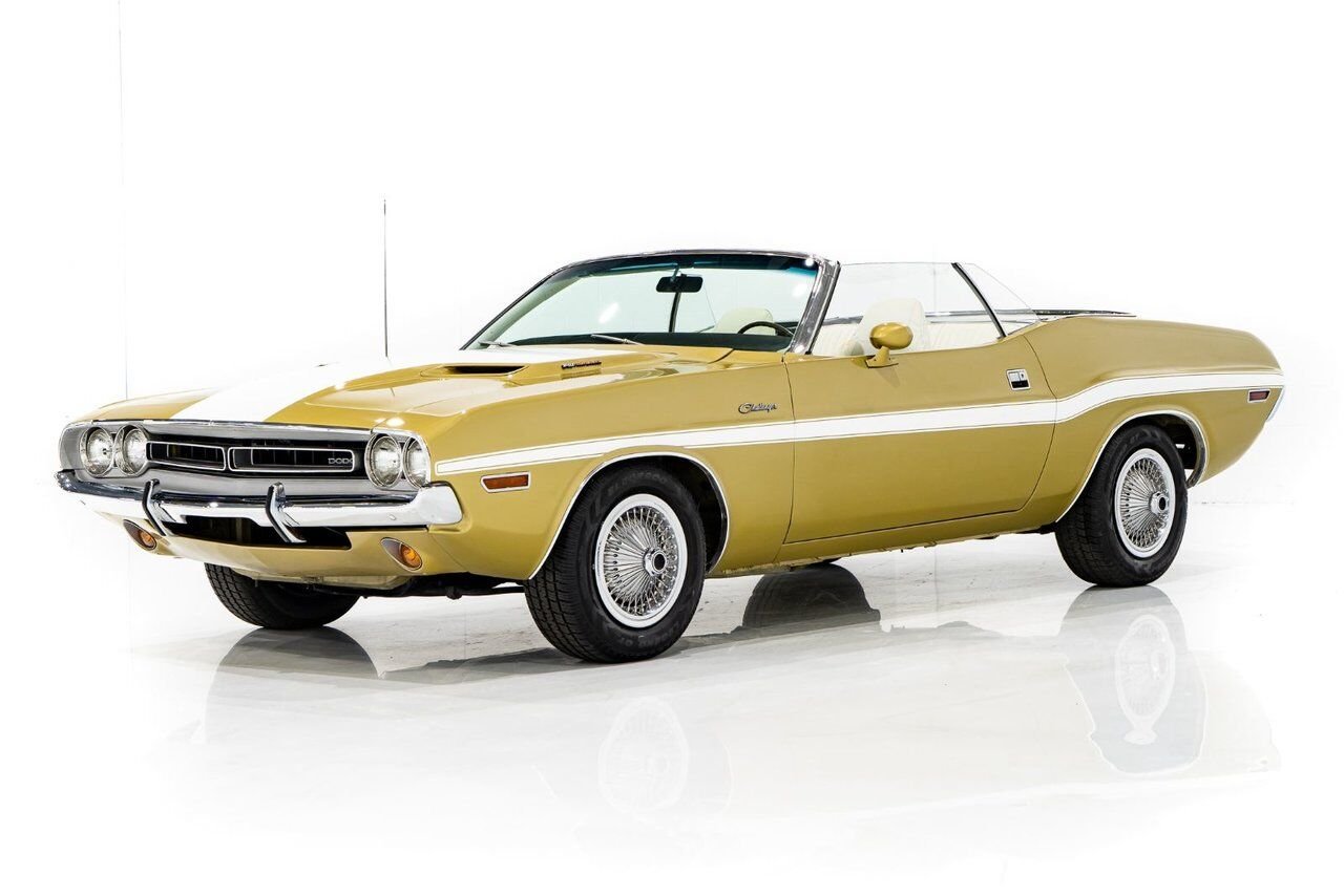 1971 Dodge Challenger *PRIX EN USD* Convertible Fully restored to desirable specifications Gold Montreal - photo #0