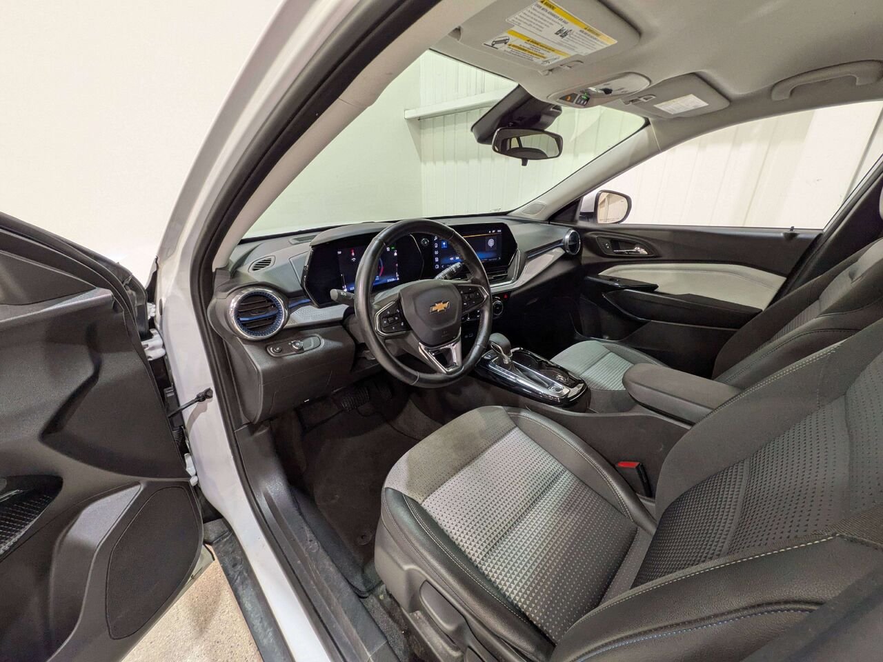 2025 Chevrolet Trax FWD 4dr LT White Val-David - photo #9