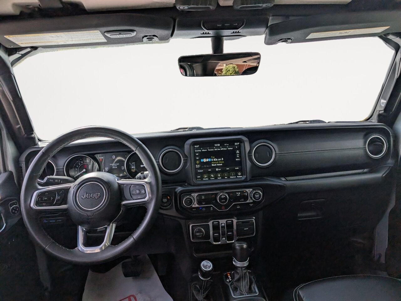 Jeep Wrangler 4xe SAHARA 4XE/SIÈGES EN CUIR/AC BIZONE/CAMÉRA DE RECUL/MACHEPIEDS 2023 Argent Sherbrooke - photo #16