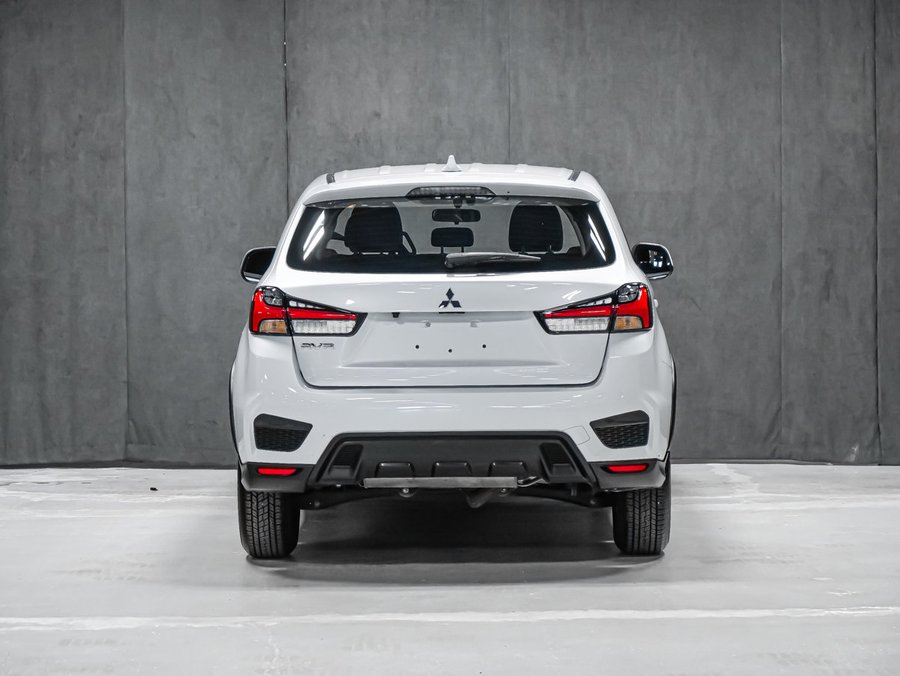 2025 Mitsubishi RVR ES White