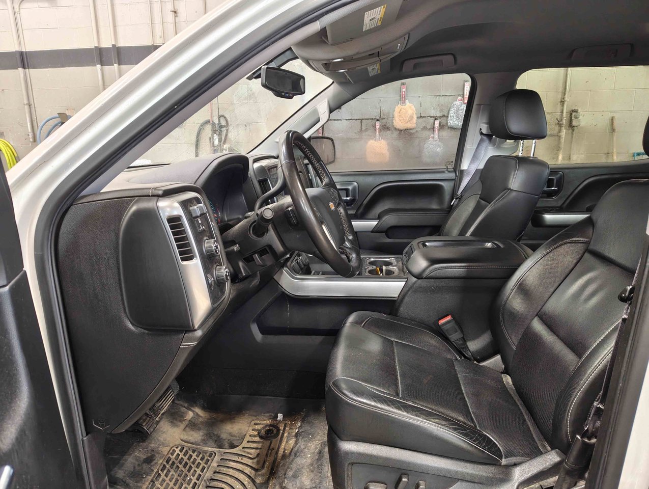 2015 Chevrolet Silverado 1500 4WD Crew Cab 143.5 LTZ w/2LZ White Sherwood Park - photo #7