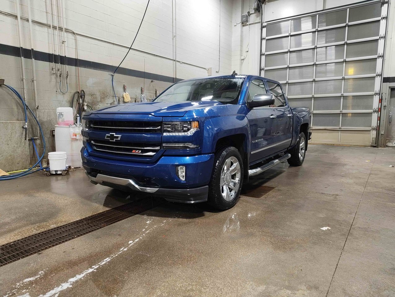 2018 Chevrolet Silverado 1500 4WD Crew Cab 143.5 LTZ w/2LZ Blue Sherwood Park - photo #3