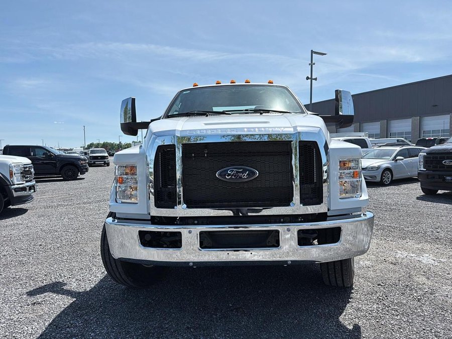 2026 Ford Super Duty F-750 Straight Frame SUPER CAB DOCK HGT Oxford White