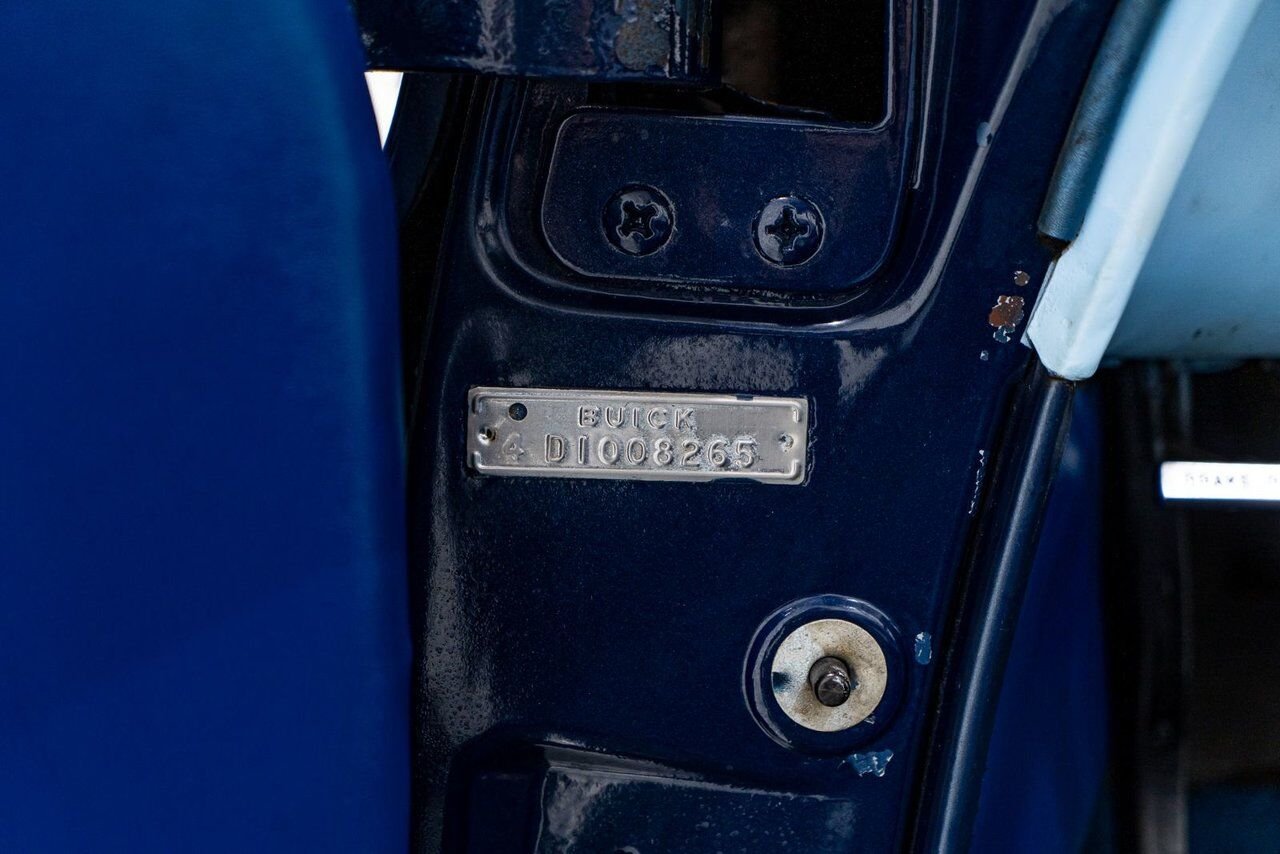 Buick Special 364/300HP NailHead 1 of only 2,056 1957 Bleu Montréal - photo #70