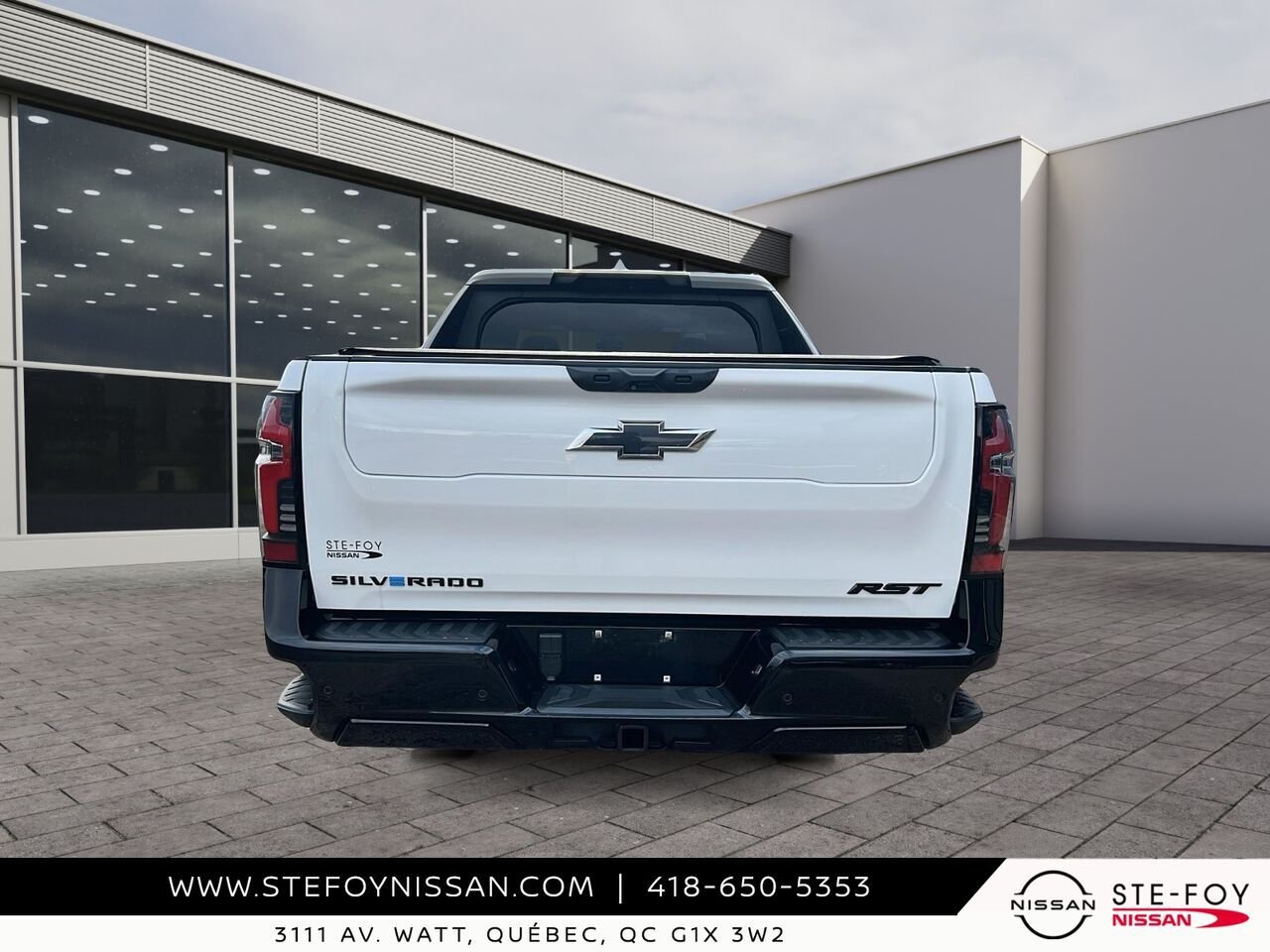 2024 Chevrolet Silverado EV RST CREW CAB autonomie 700km White Ste-Foy - photo #2