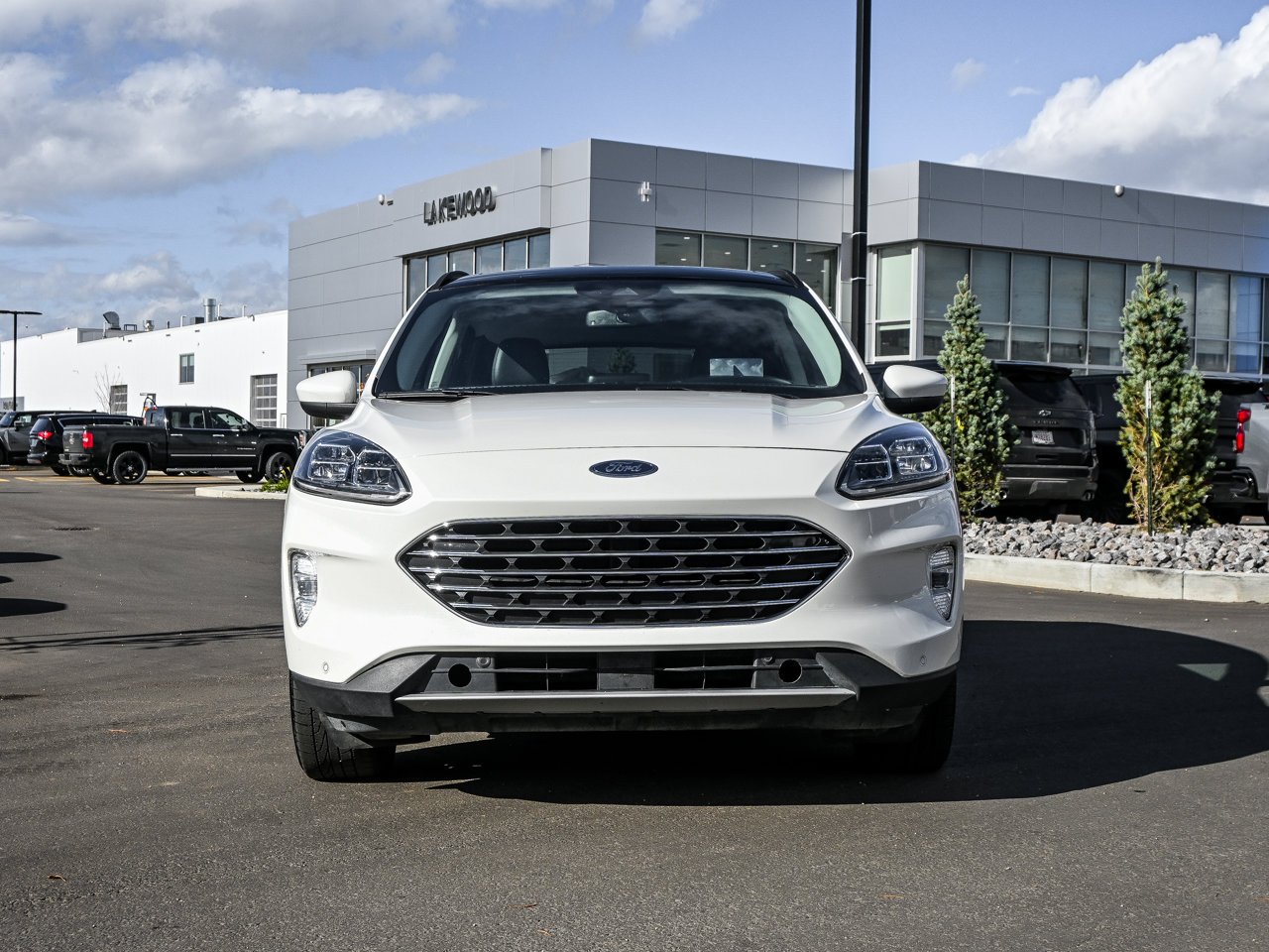 2022 Ford Escape Titanium Plug-In Hybrid FWD White Sherwood Park - photo #2