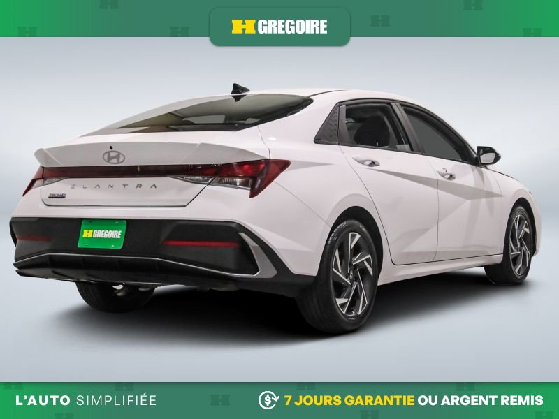 2025 Hyundai Elantra White Saint-Léonard - photo #8