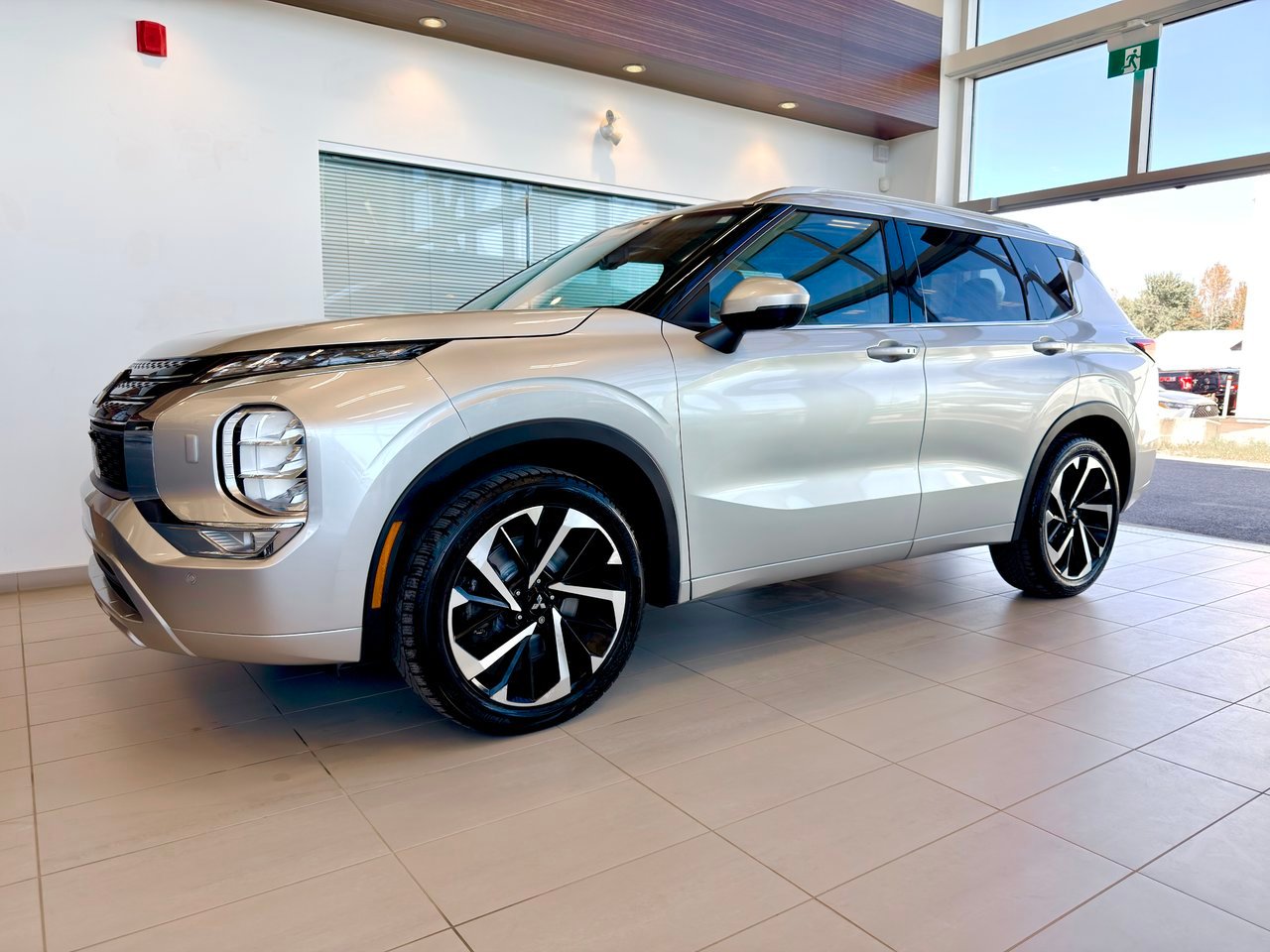 2023 Mitsubishi Outlander gray Notre-Dame-des-Prairies - photo #3