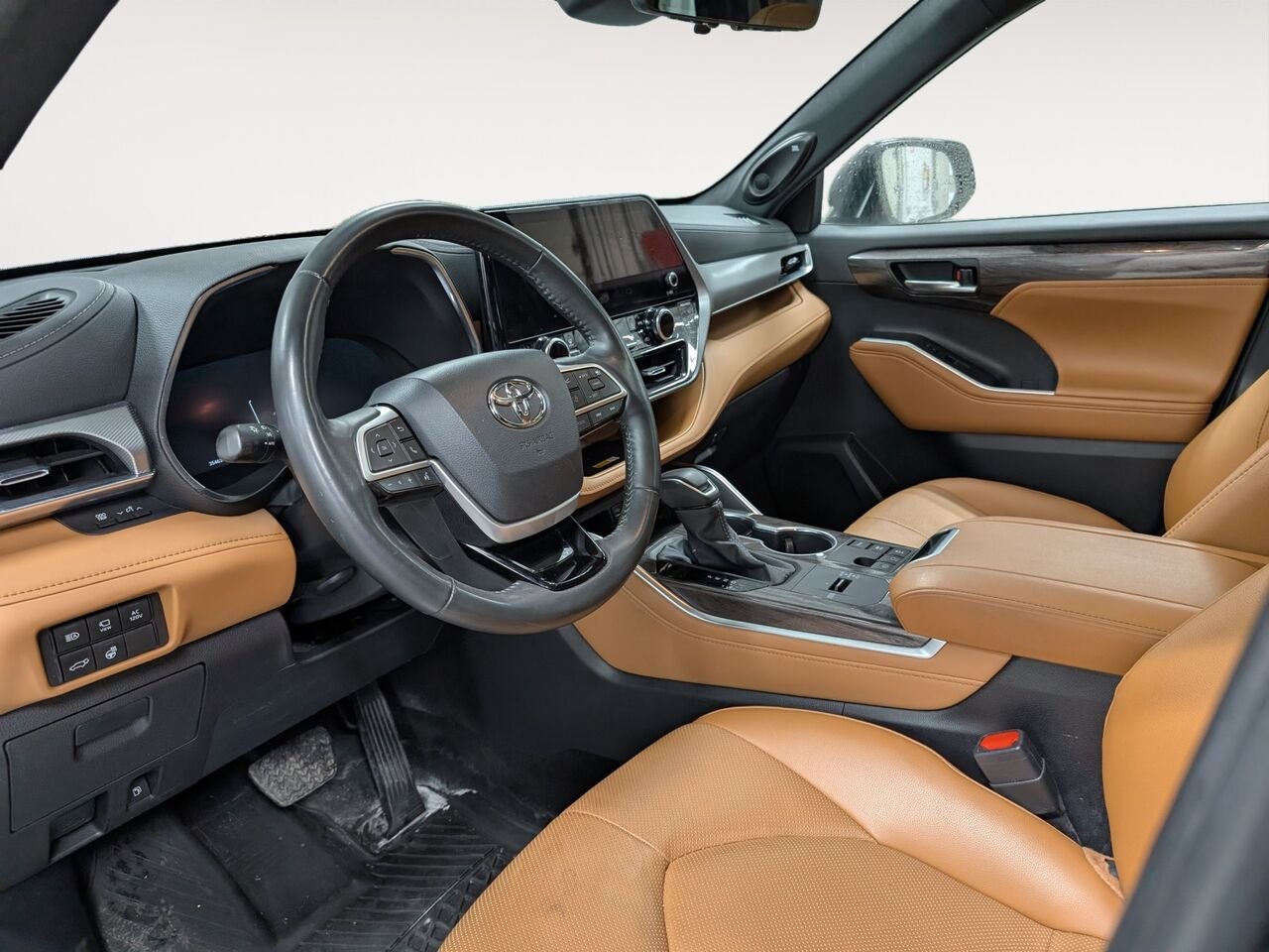 Toyota Highlander Hybride PLATINUM/SIÈGES AVANT ET ARRIÈRE CHAUFFANT/SIÈGES AVANT VENTILLÉ/TOIT PANORAMIQUE OUVRANT/VOLANT 2025 Noir minuit métallisé Sherbrooke - photo #8