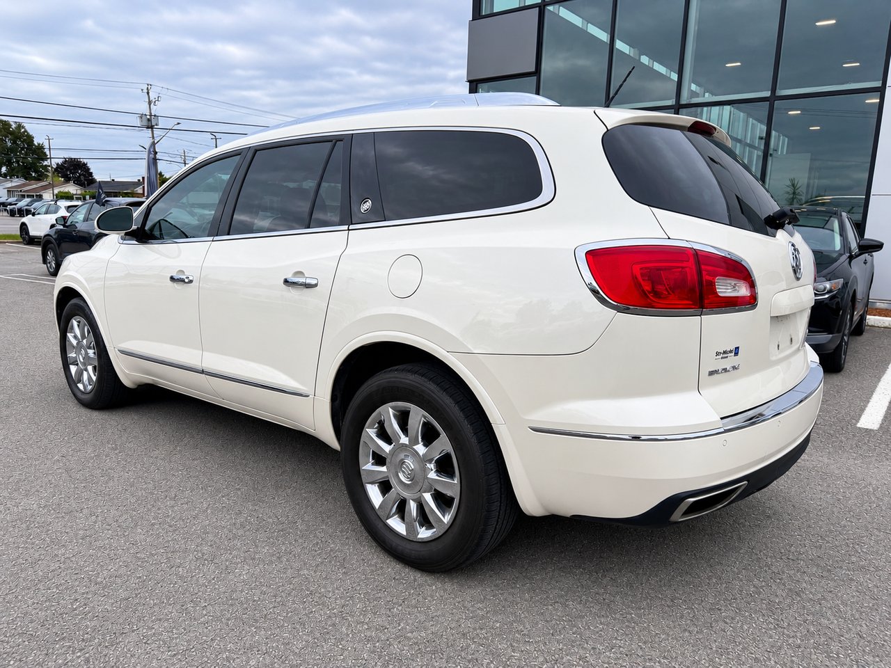 Buick Enclave JAMAIS ACCIDENTÉ / 7 PASSAGERS / NAVIGATION (GPS) / BLUETOOTH / AWD (4X4) 2015 Blanc Châteauguay - photo #5