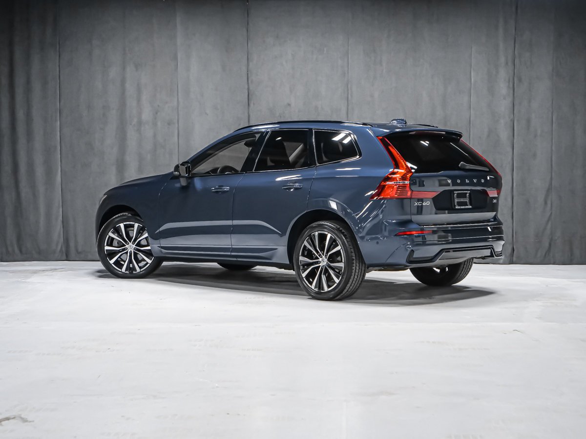 Volvo XC60 B6 PLUS DARK 2023 Bleu Montréal - photo #3