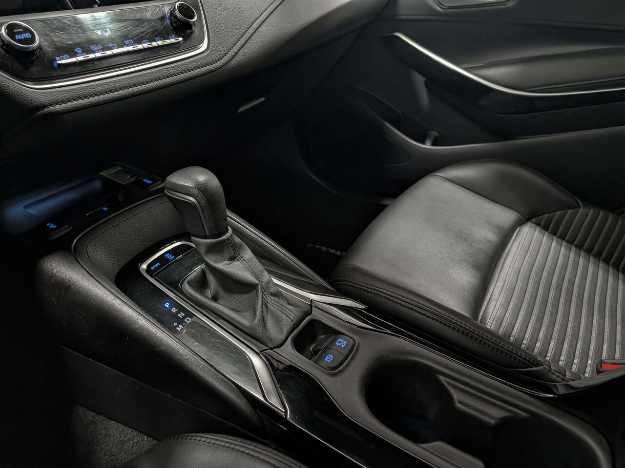 2020 Toyota COROLLA XSE Toit Ouvrant Volant Chauffant Blue Sherbrooke - photo #15