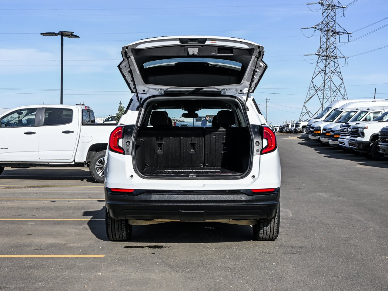2024 GMC Terrain AWD 4dr SLE White Sherwood Park - photo #13