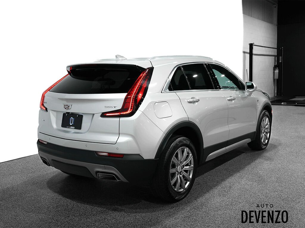 2020 Cadillac XT4 Silver Saint-Eustache - photo #2