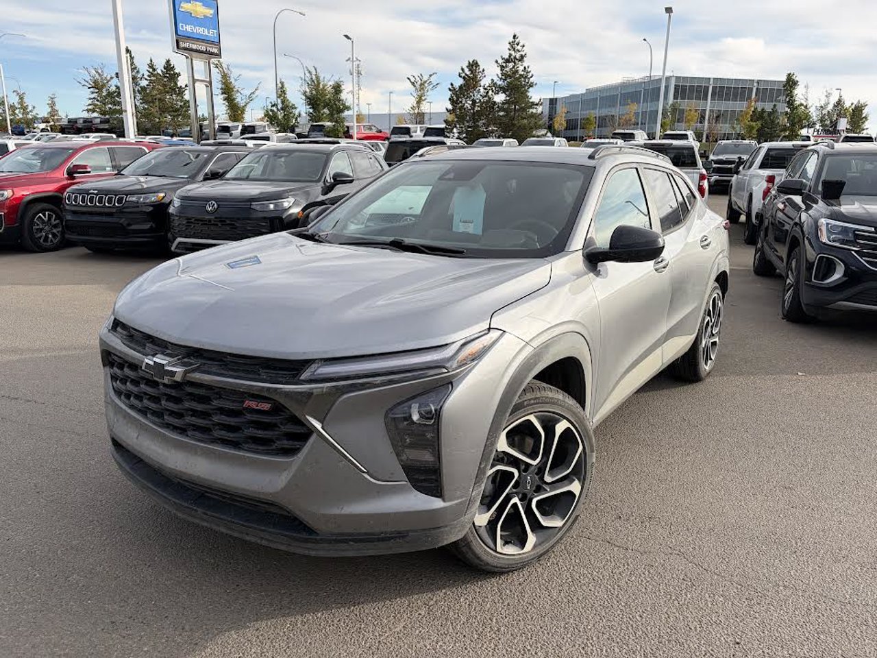 2025 Chevrolet Trax FWD 4dr 2RS Grey Sherwood Park - photo #2