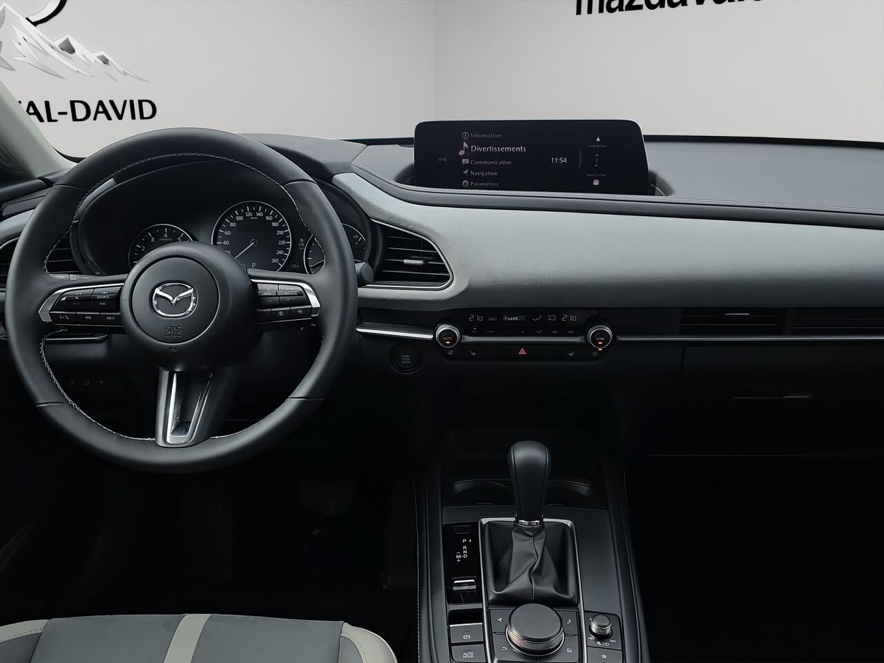 Mazda CX-30 GT turbo, awd, toit ouvrant, Écran 360 degré, Navigation, chargeur sans fil pour cellulaire 2026 Gris aéro métallisé Val-David - photo #9
