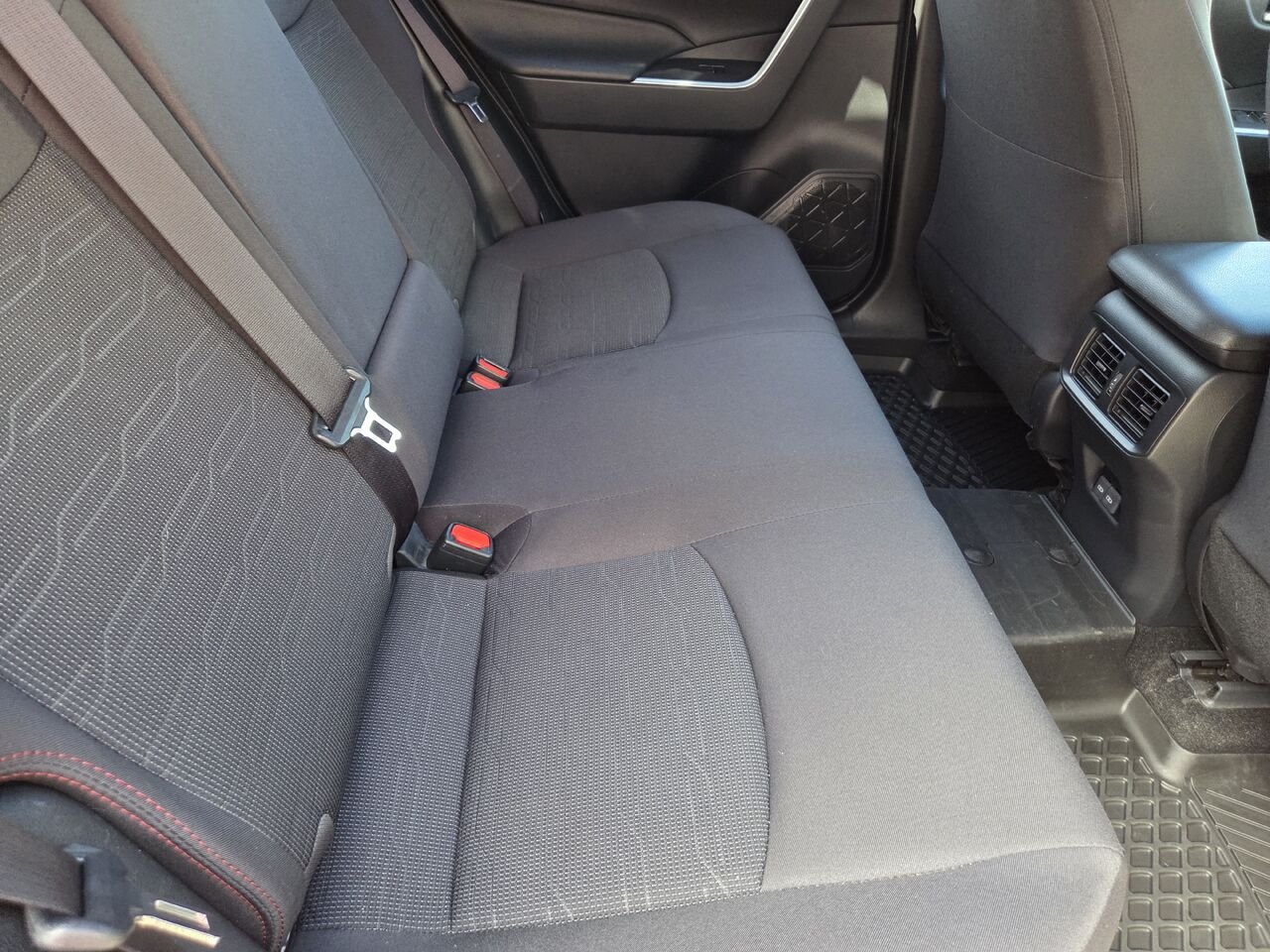 2024 Toyota RAV4 PRIME Black Mont-Laurier - photo #13