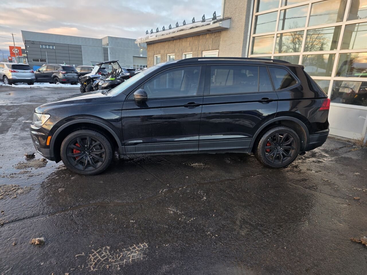 2019 Volkswagen Tiguan Black  - photo #2