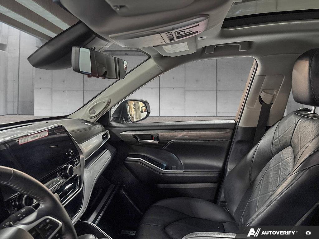 2025 Toyota Highlander 2602706A | Hybrid Limited | DBRCHC White Edmonton - photo #23