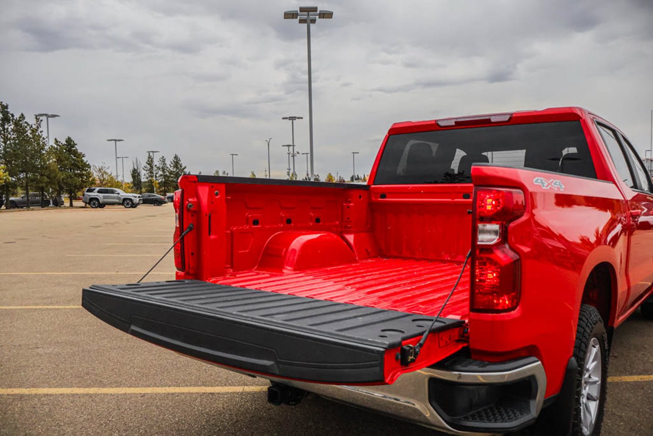 2026 Chevrolet Silverado 1500 4WD Crew Cab 147 LT Red Sherwood Park - photo #7