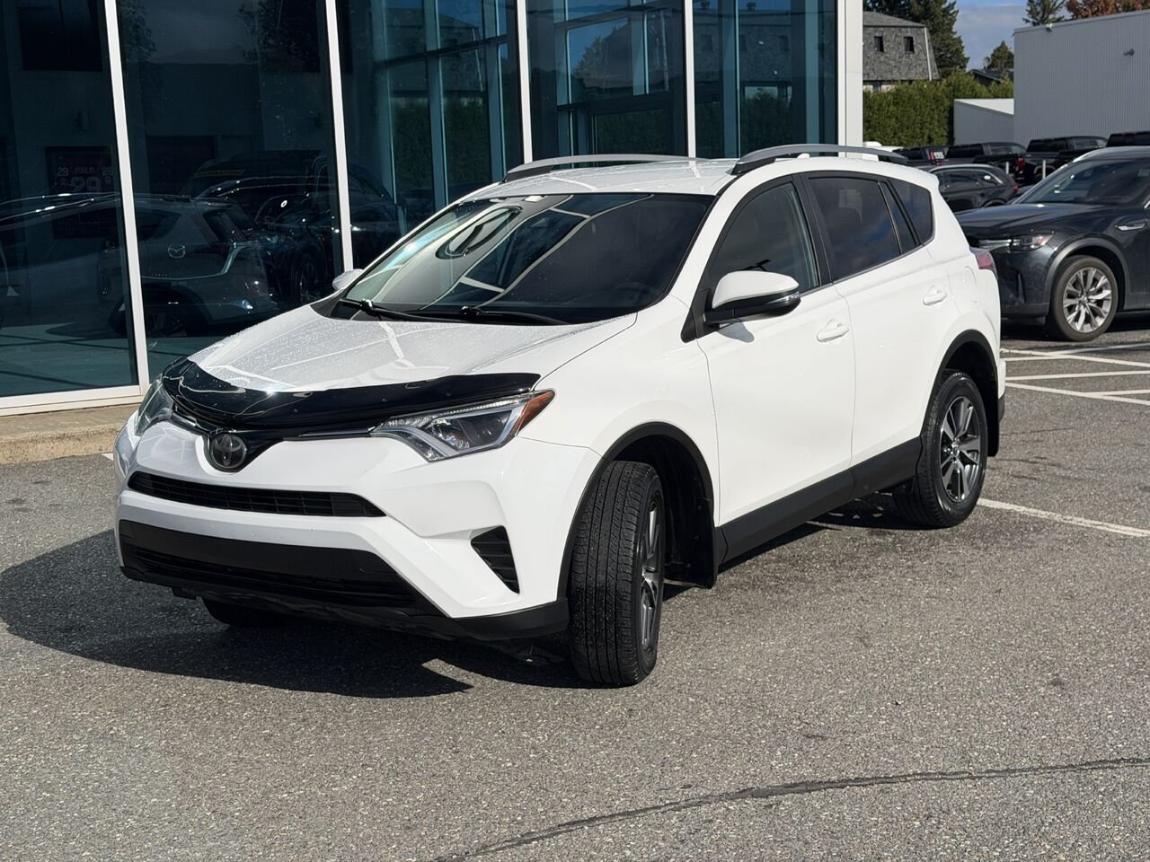 2018 Toyota RAV4 White Ste-Marie - photo #0
