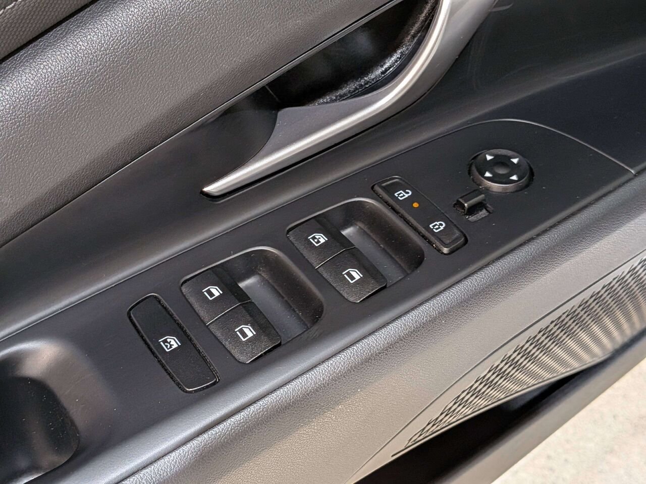 2025 Hyundai Elantra Preferred IVT w/Tech Pkg White Val-David - photo #36