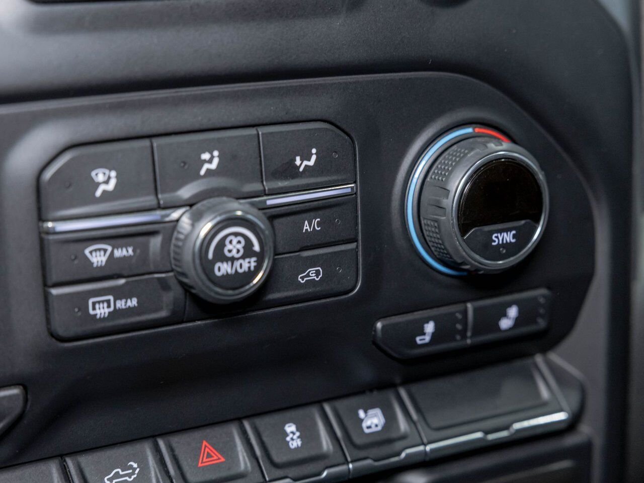 Chevrolet Silverado 1500 LT V8 4X4 *GR. REMORQ MAX* SIEGES CHAUFF *CARPLAY 2020 Blanc Saint-Jérôme - photo #20