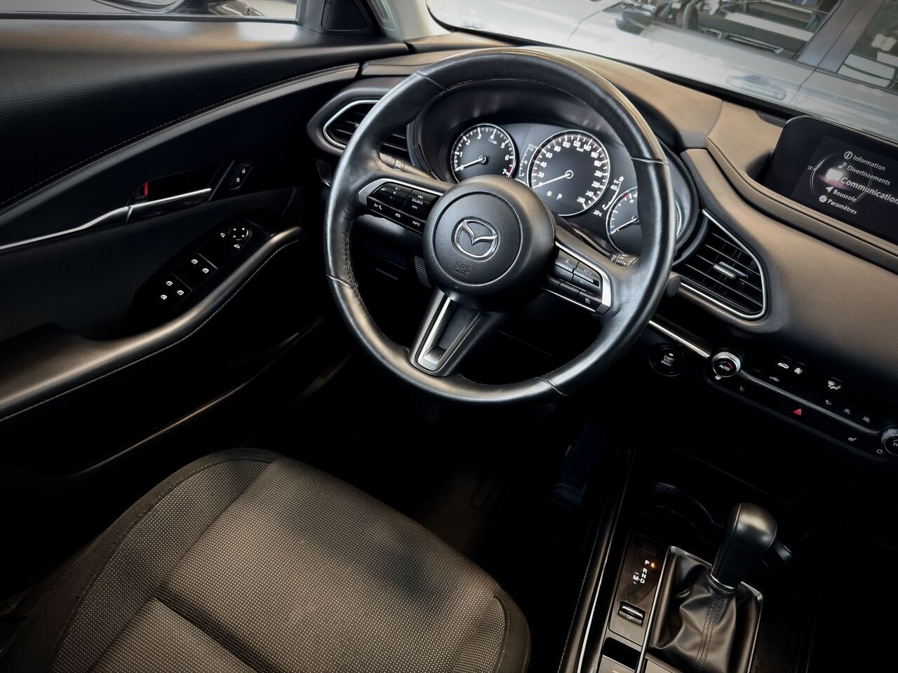 Mazda CX-30 2024 Gris Notre-Dame-des-Prairies - photo #17
