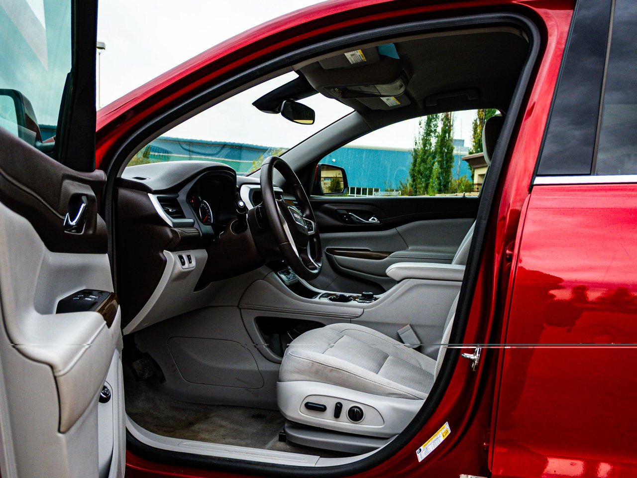 2023 GMC Acadia AWD 4dr SLE Red Sherwood Park - photo #17