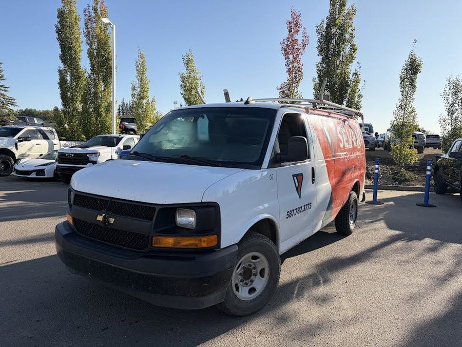 2017 Chevrolet Express Cargo Van WT 4.8L | Roof Rack White