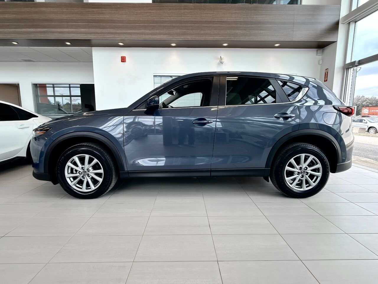 Mazda CX-5 2022 Gris Notre-Dame-des-Prairies - photo #6
