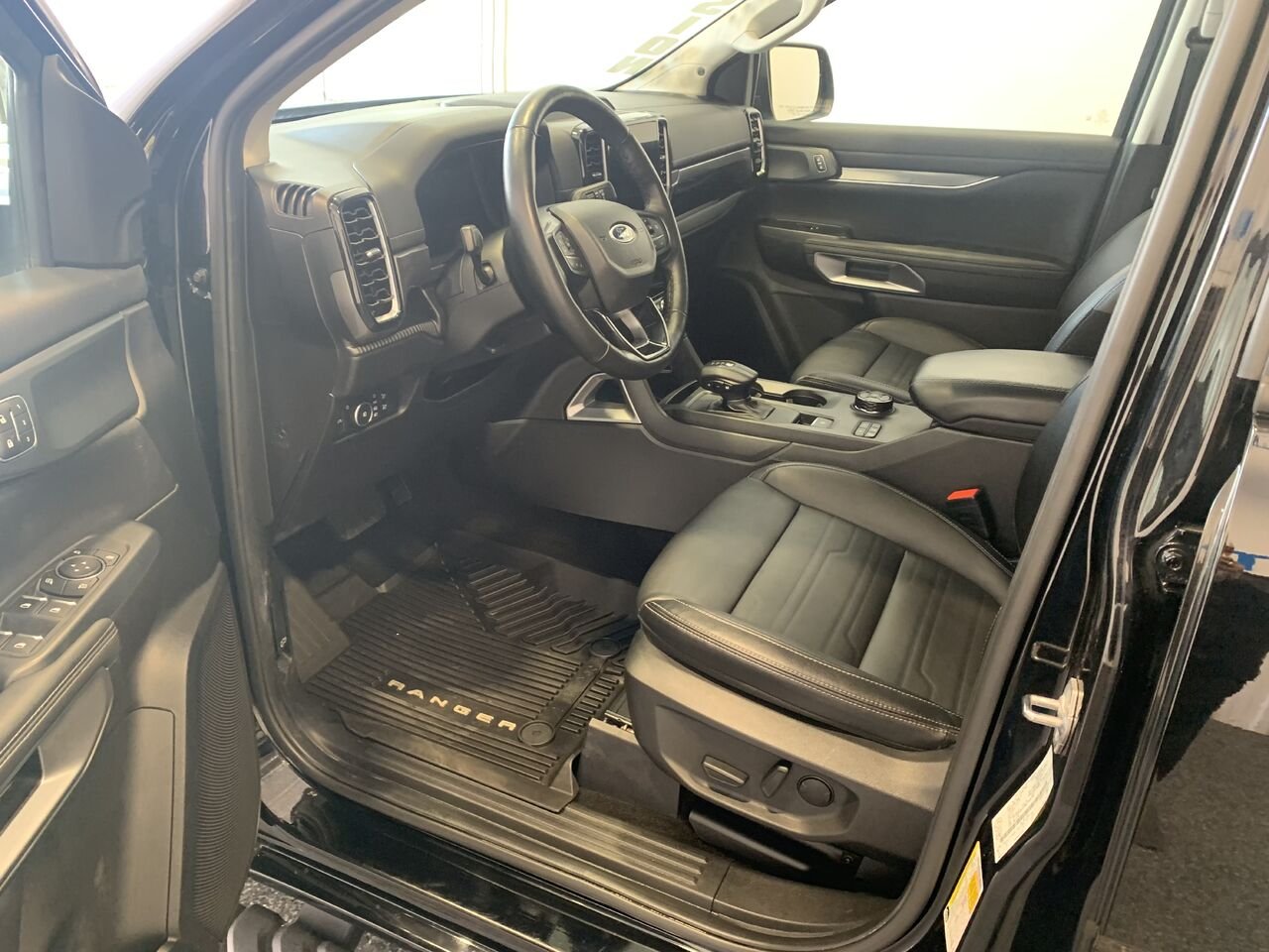 Ford RANGER LARIAT SUPERCREW 4WD LARIAT cabine SuperCrew 4RM caisse de 5 pi 2024 Noir Châteauguay - photo #30