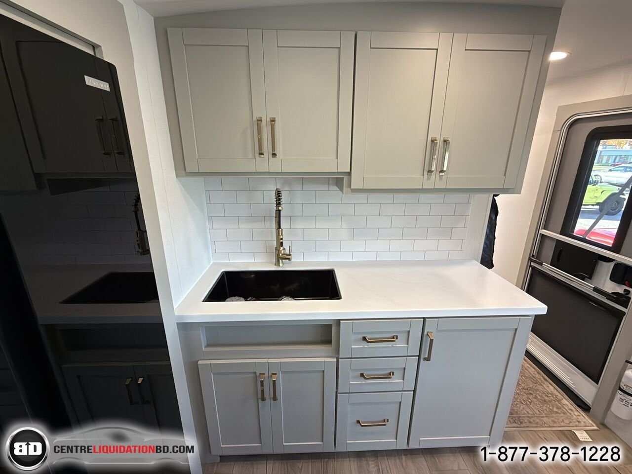 2025 BRINKLEY Z295 | ACCOMODATION White Granby - photo #15