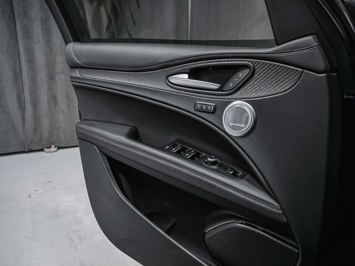 Alfa Romeo Stelvio QUADRIFOGLIO CARBONE 2024 Noir Montréal - photo #21