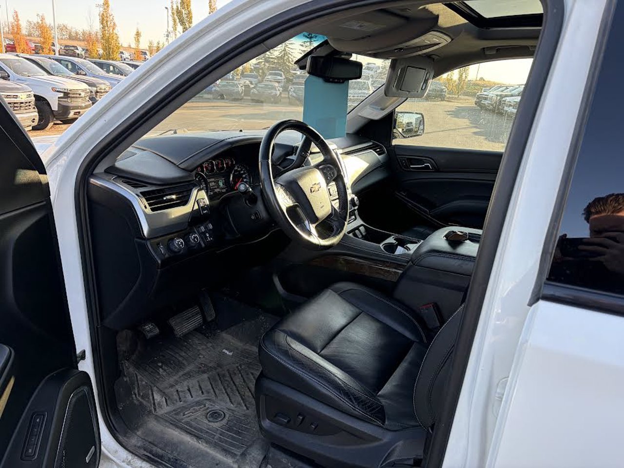 2019 Chevrolet Suburban 4WD 4dr 1500 LT White Sherwood Park - photo #6