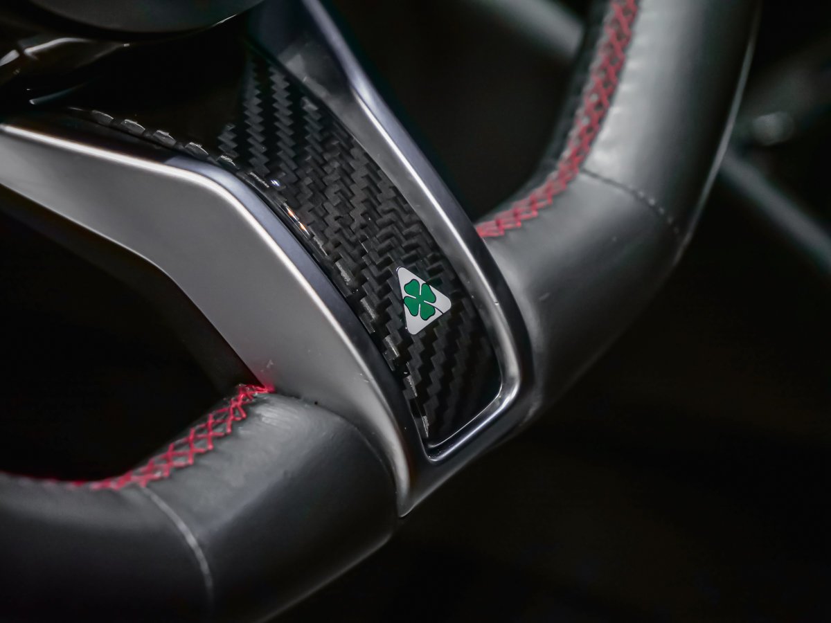Alfa Romeo Giulia QUADRIFOGLIO CARBON TOIT CARBONE ASSIST CONDUITE 2021 Rouge Montréal - photo #19