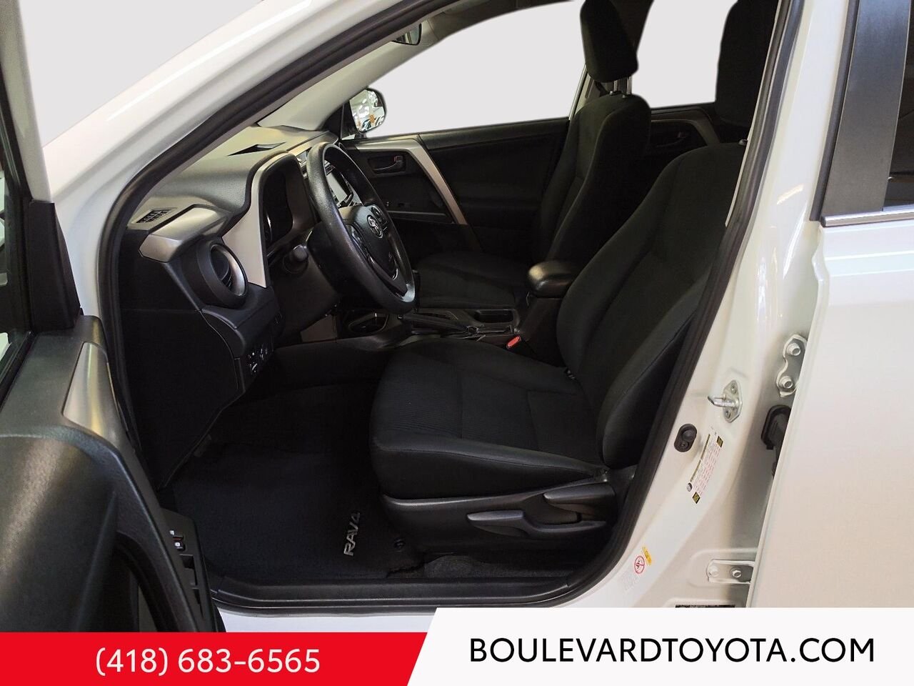 2018 Toyota RAV4 100160A-117 | LE White Québec - photo #8