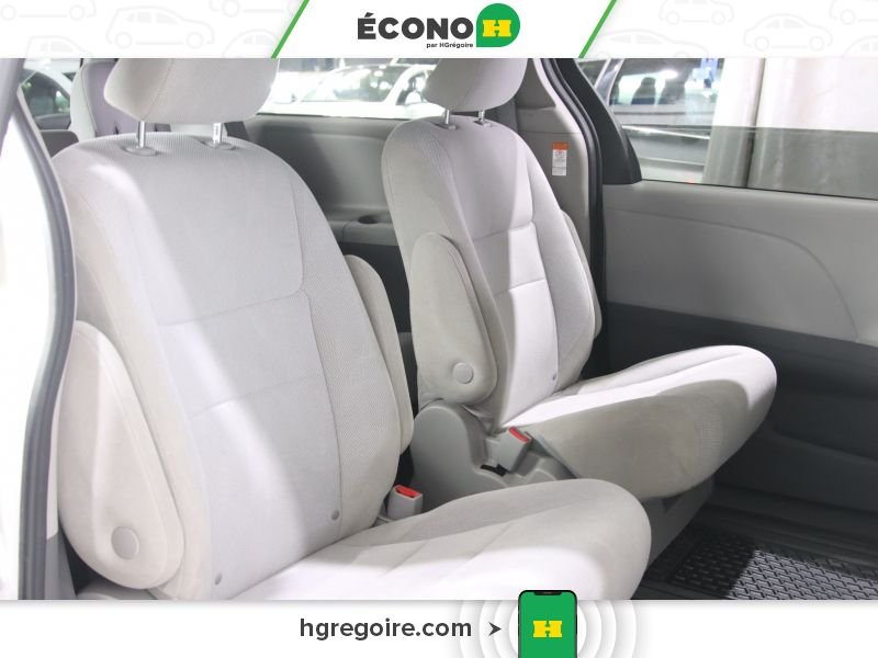 2020 Toyota Sienna White Blainville - photo #22