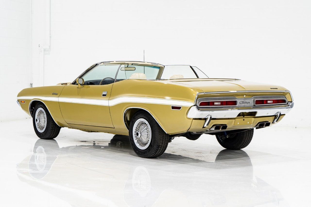 1971 Dodge Challenger *PRIX EN USD* Convertible Fully restored to desirable specifications Gold Montreal - photo #63
