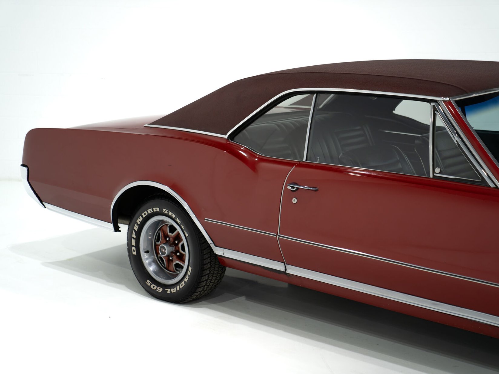 Oldsmobile Cutlass 442 *PRIX EN USD* Numéros entièrement Matching Non restaurée Repeinte une seule fois 1967 Rouge Montréal - photo #29