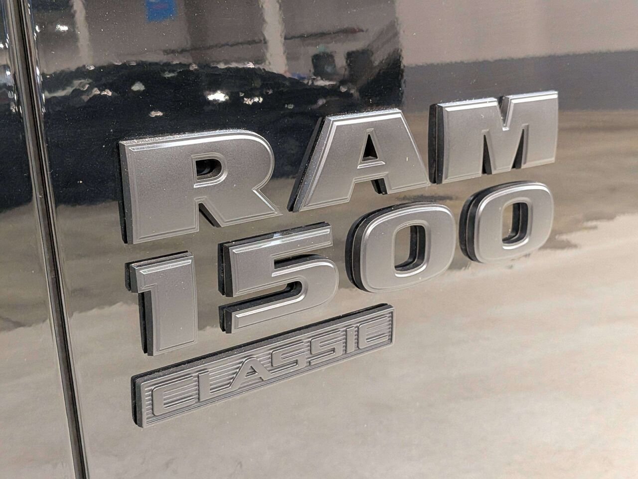 2021 Ram 1500 Classic Express 4x4 Crew Cab 5'7" Box Black Val-David - photo #35