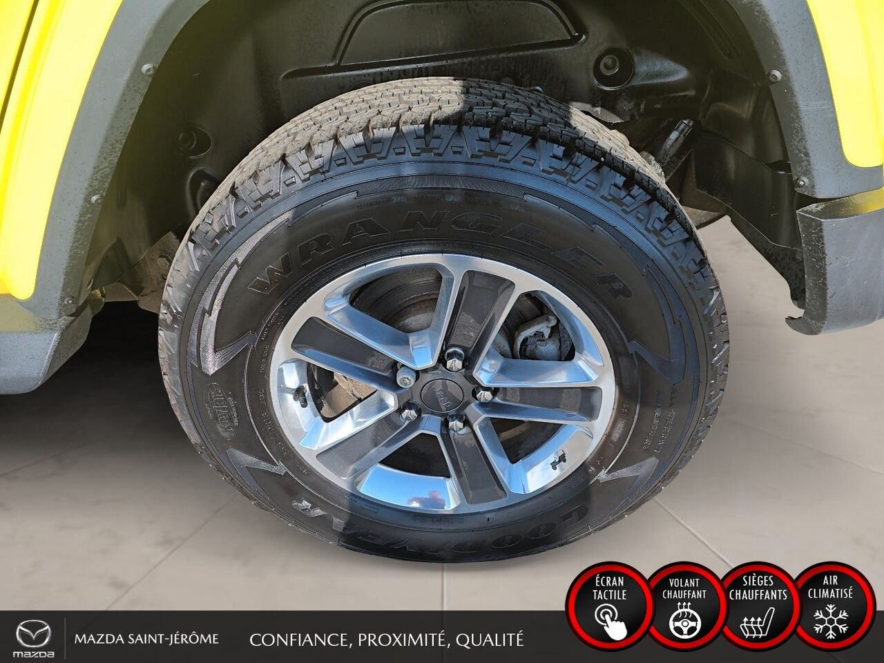 2023 Jeep Wrangler Yellow Saint-Jérôme - photo #9